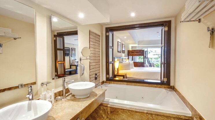 Riviera Junior Suite (Family Section)