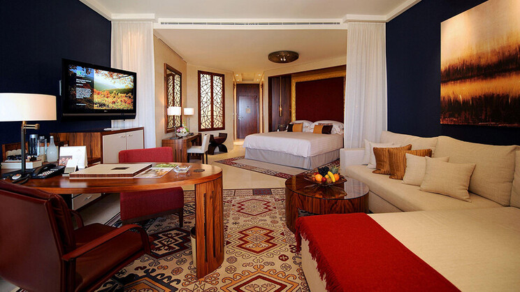 Raffles Club Rooms 