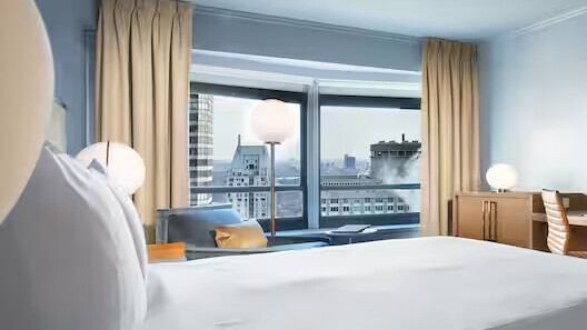 Skyline Room One King Bed