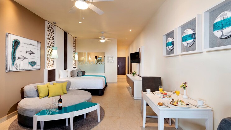 Oceanfront Pool Swim Up Suites