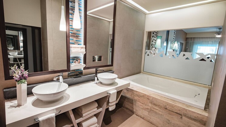 Oceanfront Pool Swim Up Suites