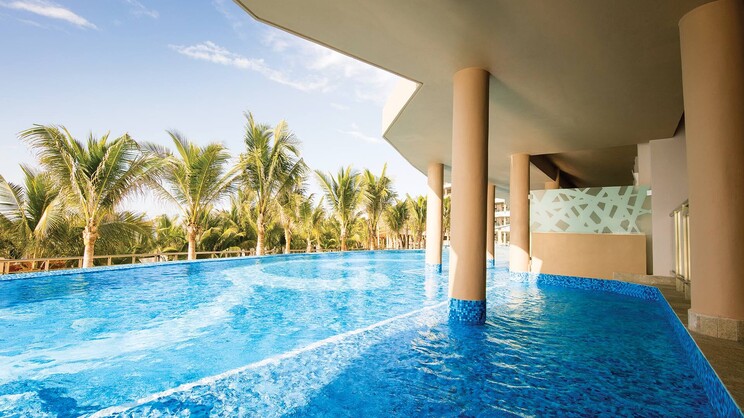 Oceanfront Pool Swim Up Suites