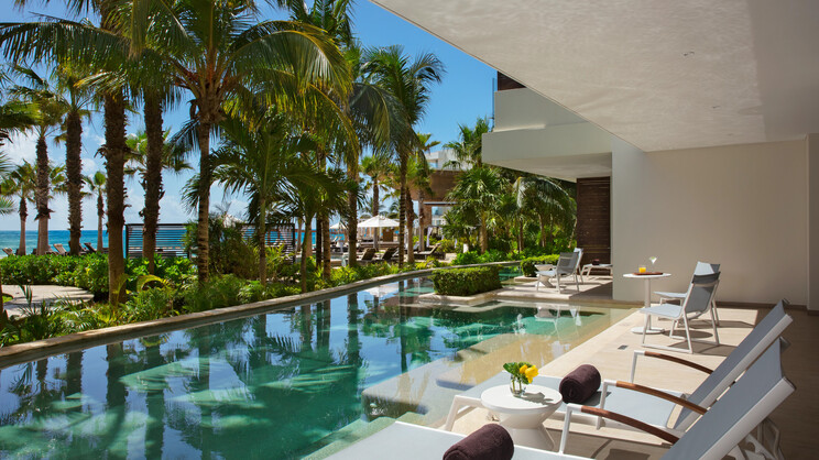 Preferred Club Master Suite Swim Out Tropical View