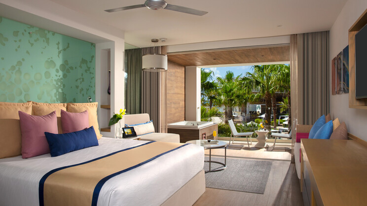 Preferred Club Junior Suite Tropical View