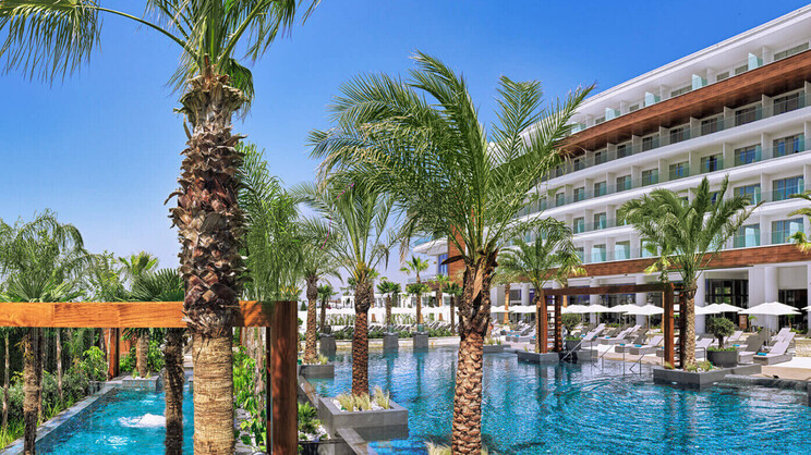 Amanti Madefortwo Hotels