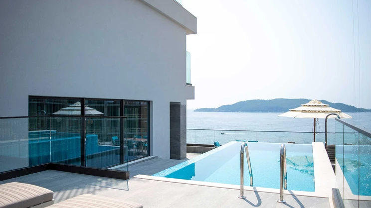 Suite with Pool