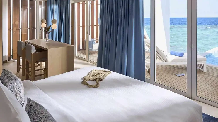 Exclusive Reef Water Villa Pool