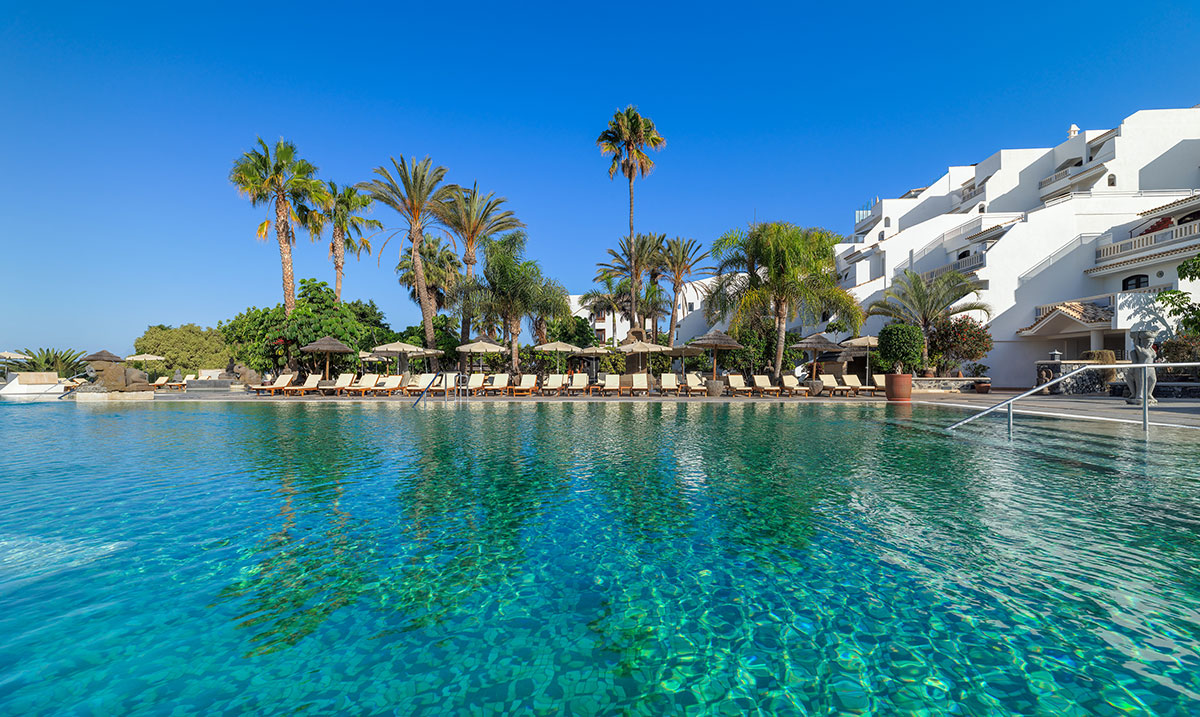 Regency Country Club Apartment Suites