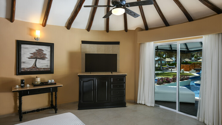 Honeymoon private pool swim up casita suite