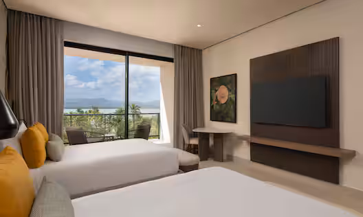 Beach View Room – 1 King / 2 Queen Beds
