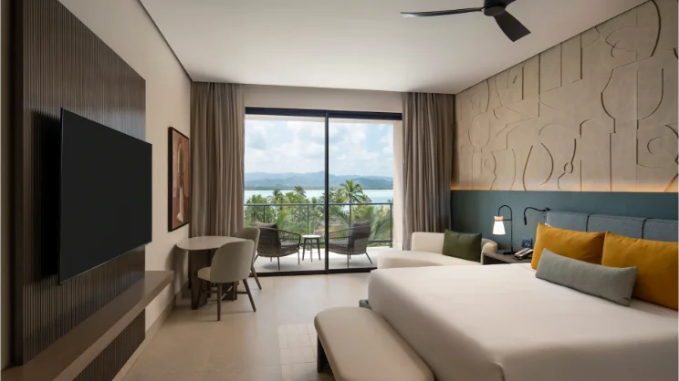 Partial Ocean View Room – 1 King / 2 Queen Beds