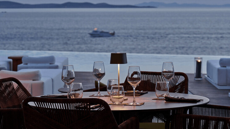 Kouros Hotel & Suites