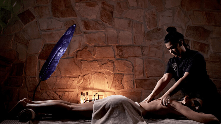 Kouros Hotel & Suites