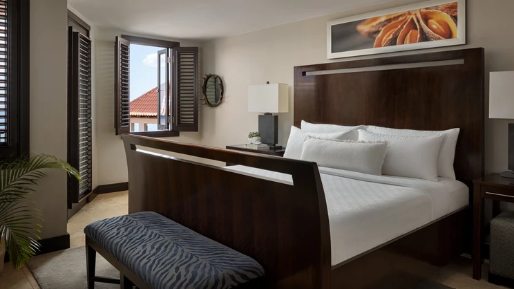 Pink Gin Grande Luxe Room