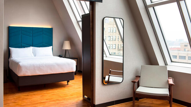 Suite, 1 King, Skyline View