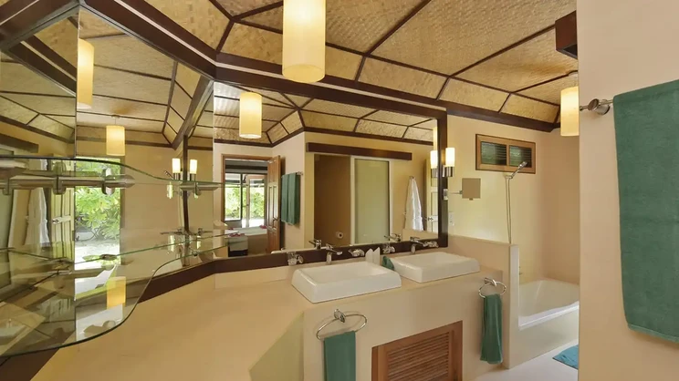 Angaga Island Resort & Spa