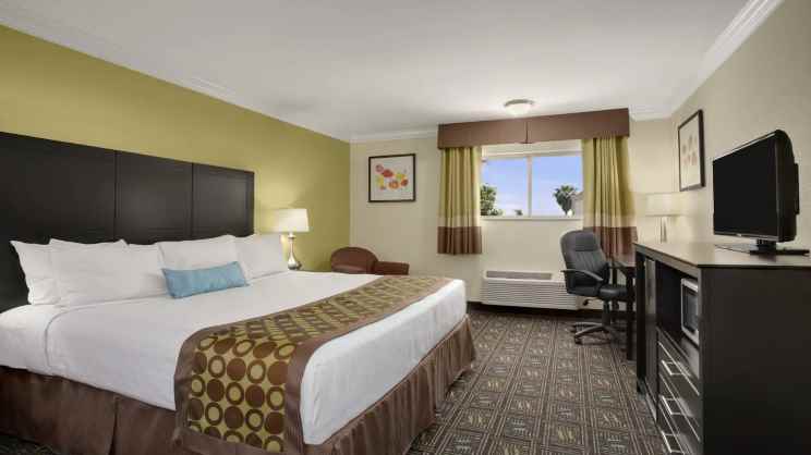 Ramada by Wyndham Anaheim Maingate North
