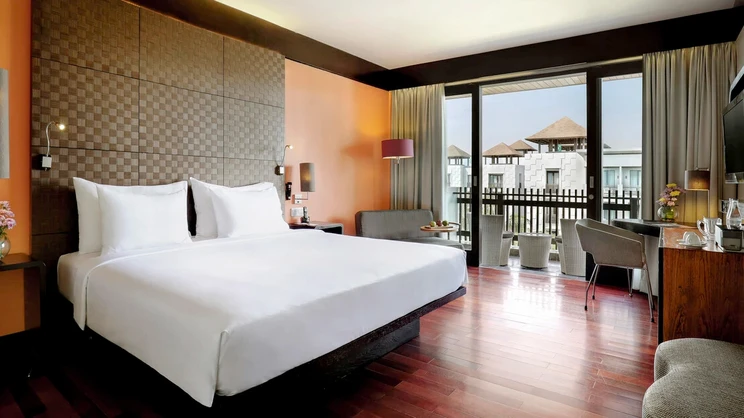 Deluxe King Room with Garden View