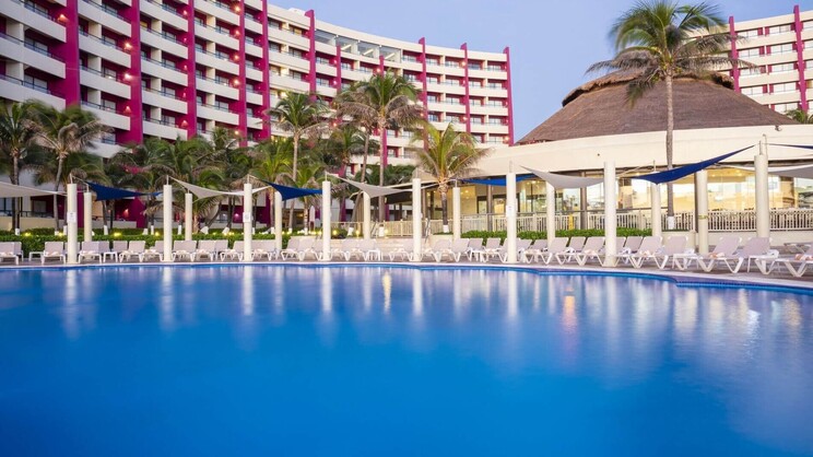 Crown Paradise Club All-Inclusive Resort Cancun