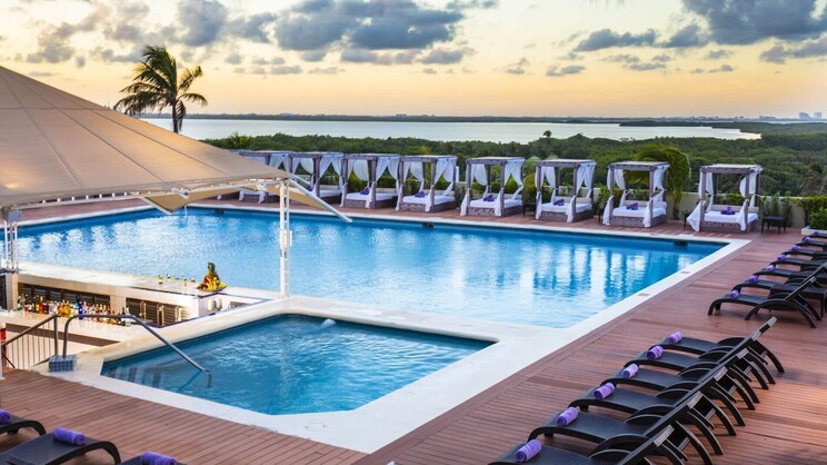 Crown Paradise Club All-Inclusive Resort Cancun