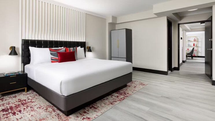 The Manhattan at Times Square Hotel