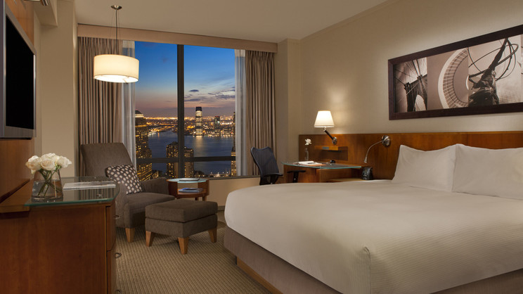  1 King Bed Deluxe City View