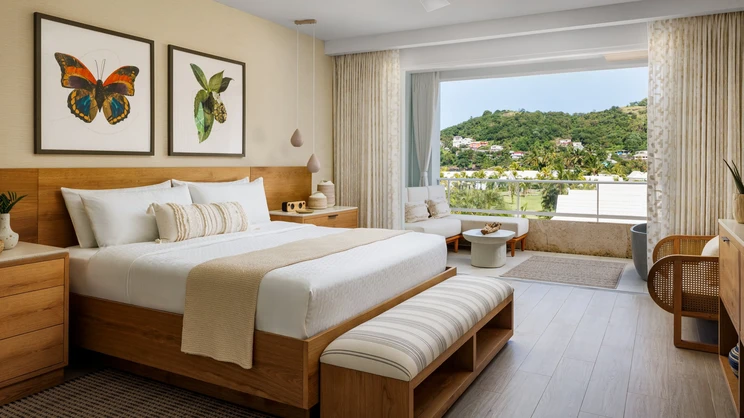 Bamboo Palm Club Swim-up Room with Patio Tranquillity Soaking Tub 