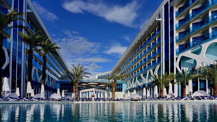 Vikingen Infinity Resort & Spa