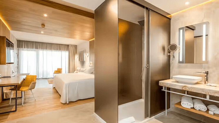 Twin Leiro Suite with Sea View  