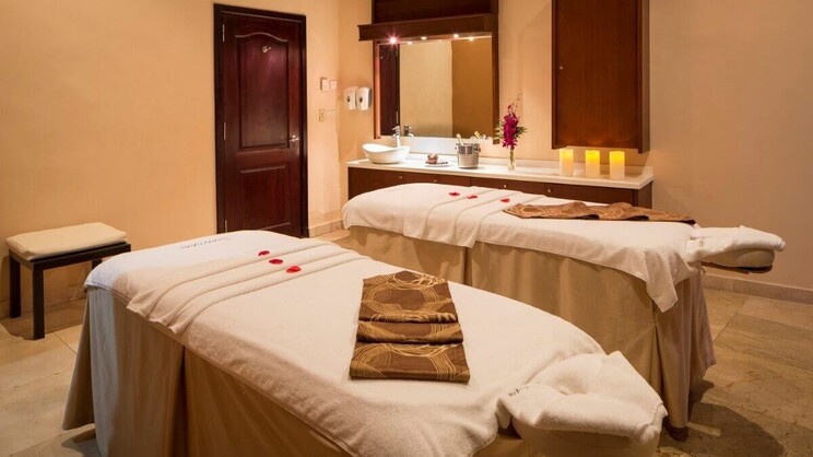 Grand Palladium Lady Hamilton Resort & Spa