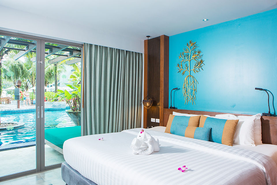 Deluxe Suite Pool Access