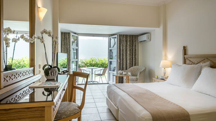 Mitsis Petit Palais Beach Hotel