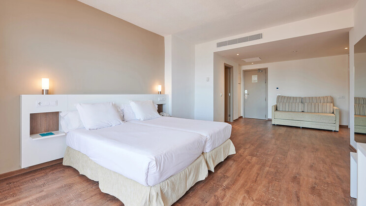 Double Frontal Sea View