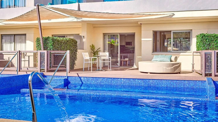 One Bedroom Swim up Suite