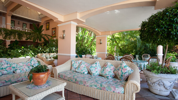 Coco Reef Resort & Spa