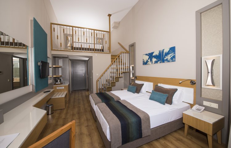 Palm World Resort & Spa Side