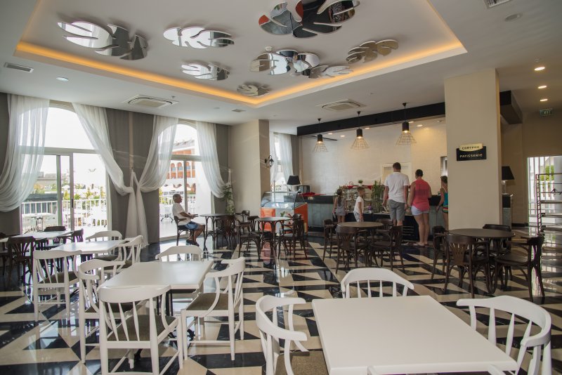 Palm World Resort & Spa Side