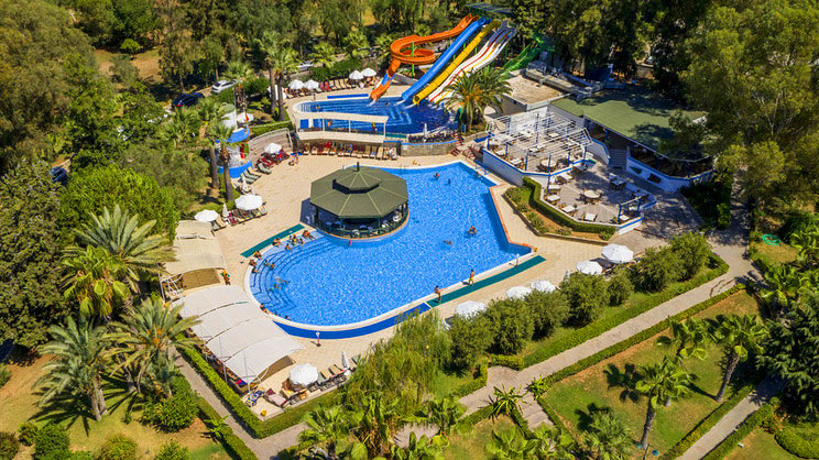 Crystal Green Bay Resort & Spa