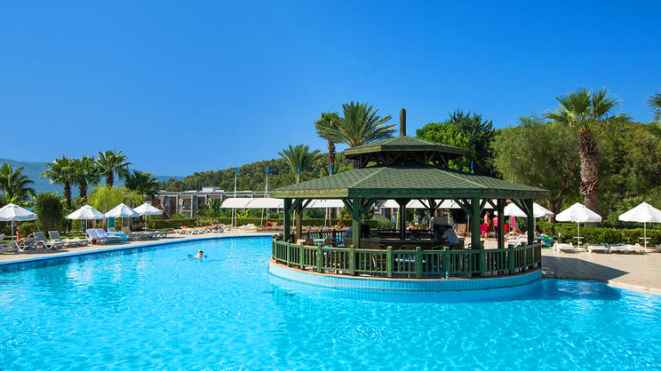 Crystal Green Bay Resort & Spa