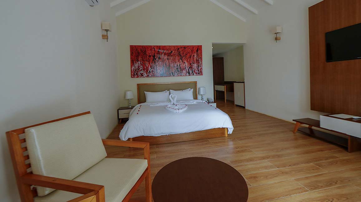 Superior Beachfront Bungalow & Rooms