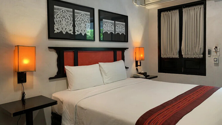 99 The Gallery Hotel