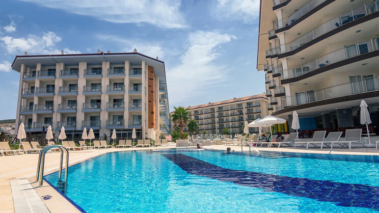 Ramada Hotel & Suites by Wyndham Kusadasi