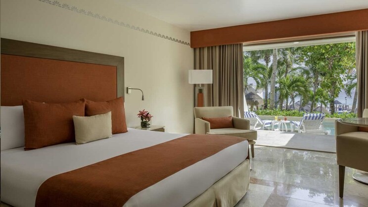 Deluxe Swim-Up Ocean View 