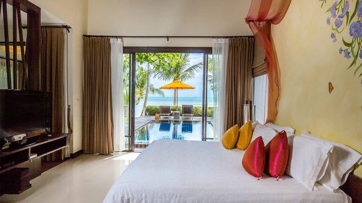 Beachfront Pool Villa 