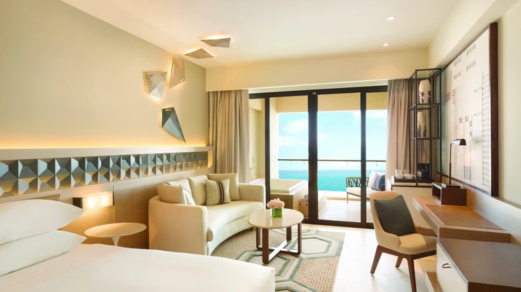 Turquoize Oceanfront Master King or Double