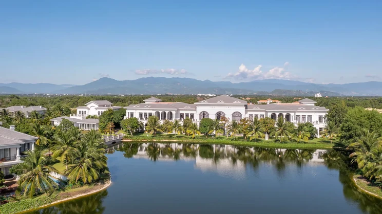 Meliá Vinpearl Cam Ranh Beach Resort