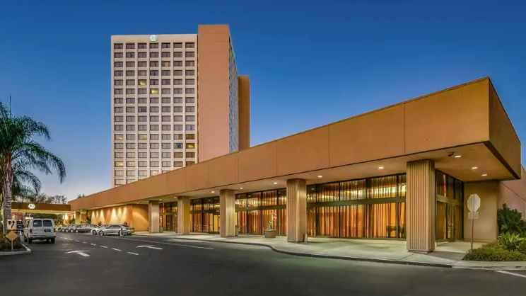 DoubleTree by Hilton Hotel Anaheim - Orange County
