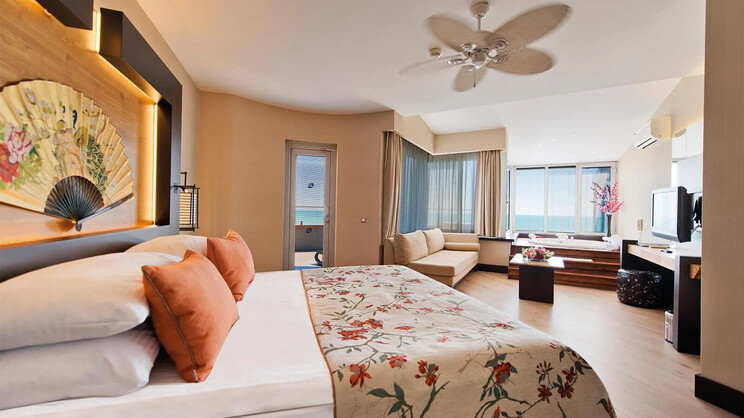 Limak Lara Deluxe Hotel Resort