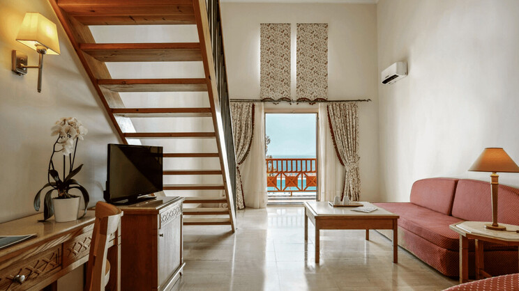 Superior Maisonette Sharing Pool