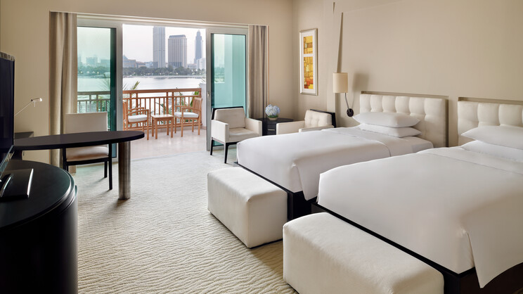  2 Twin Beds Skyline View 